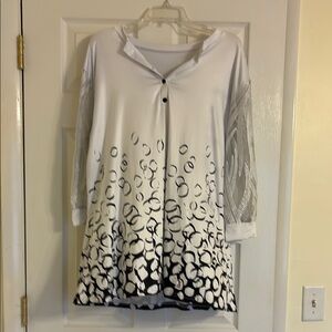 Women's Black and White Button-Down Top
